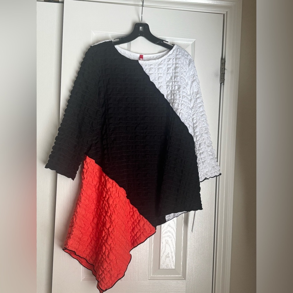 NWT! IC Collection  Color Block Asymmetrical tunic size small